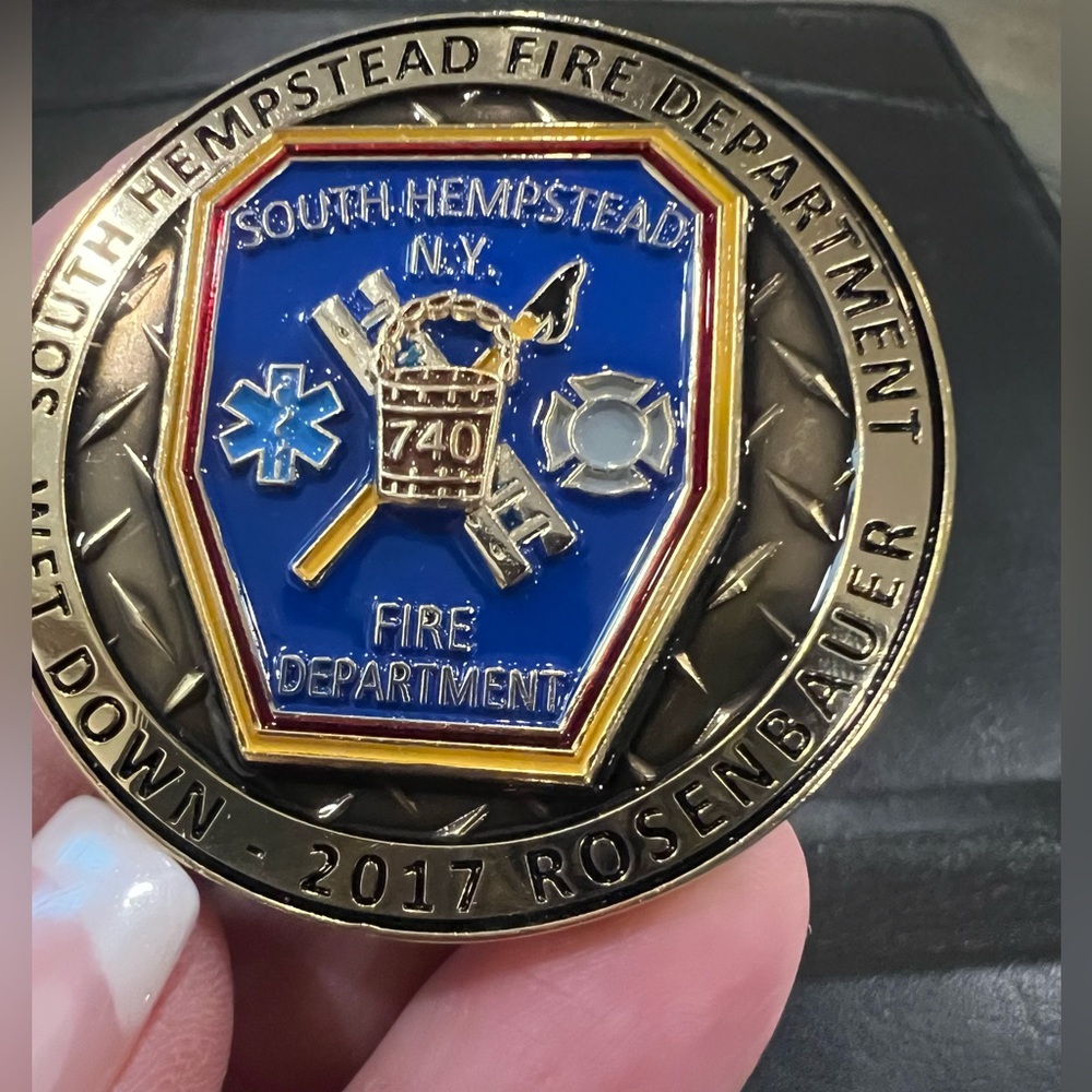 Challenge Coin - South Hempstead, New York Fire Department - Picture 4 of 8